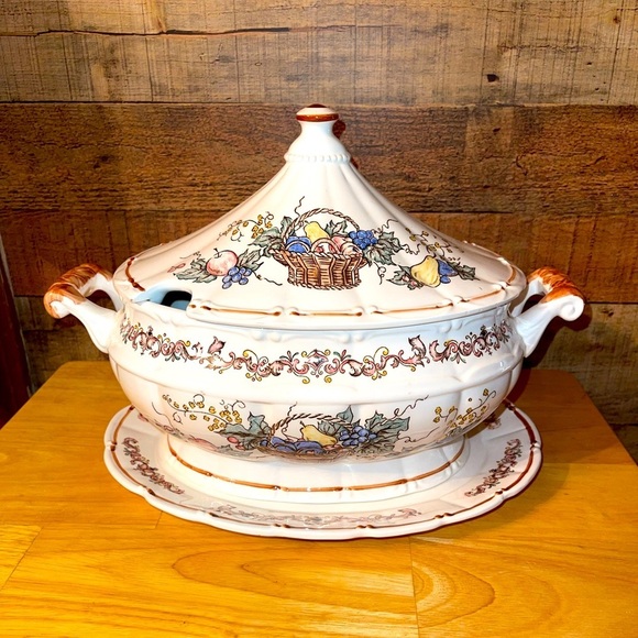 Other - Vintage soup toureen with lid